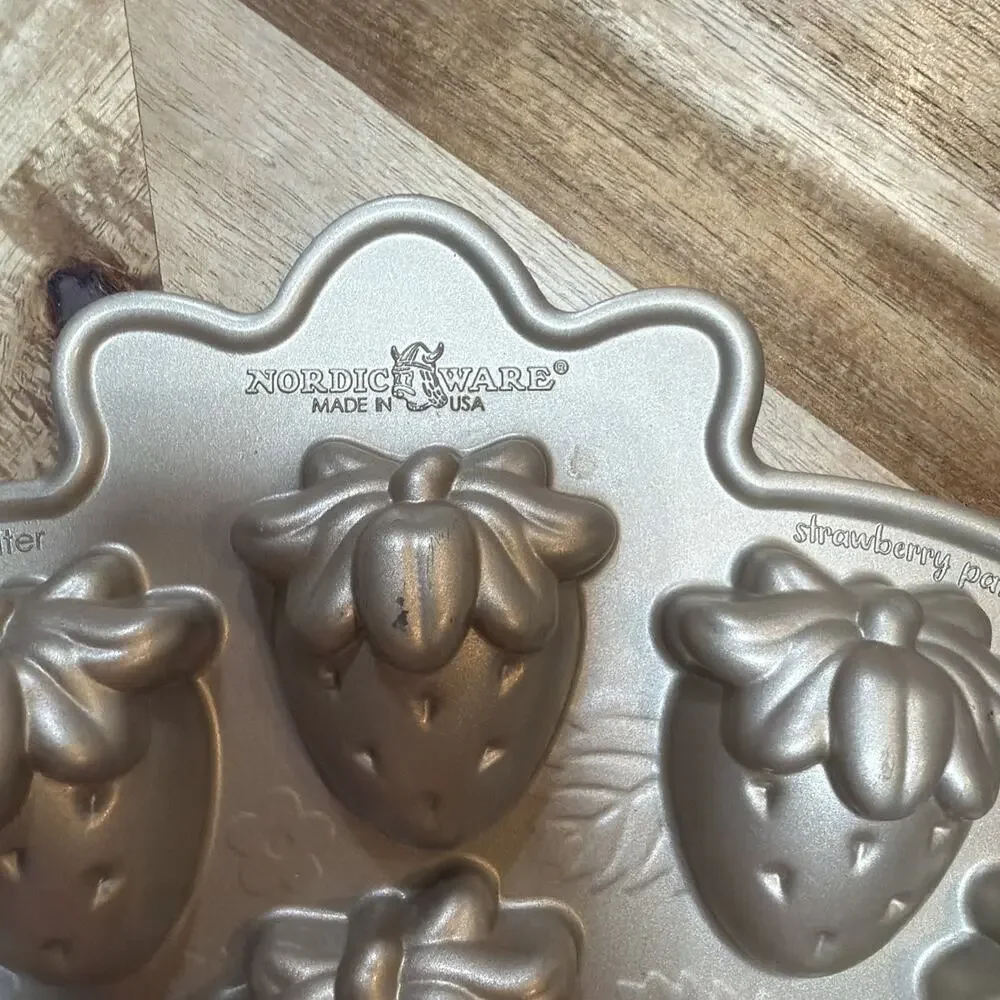 Nordic Ware Strawberry Patch Bites Non-Stick Aluminum Cake Pan Silver .43 Liter